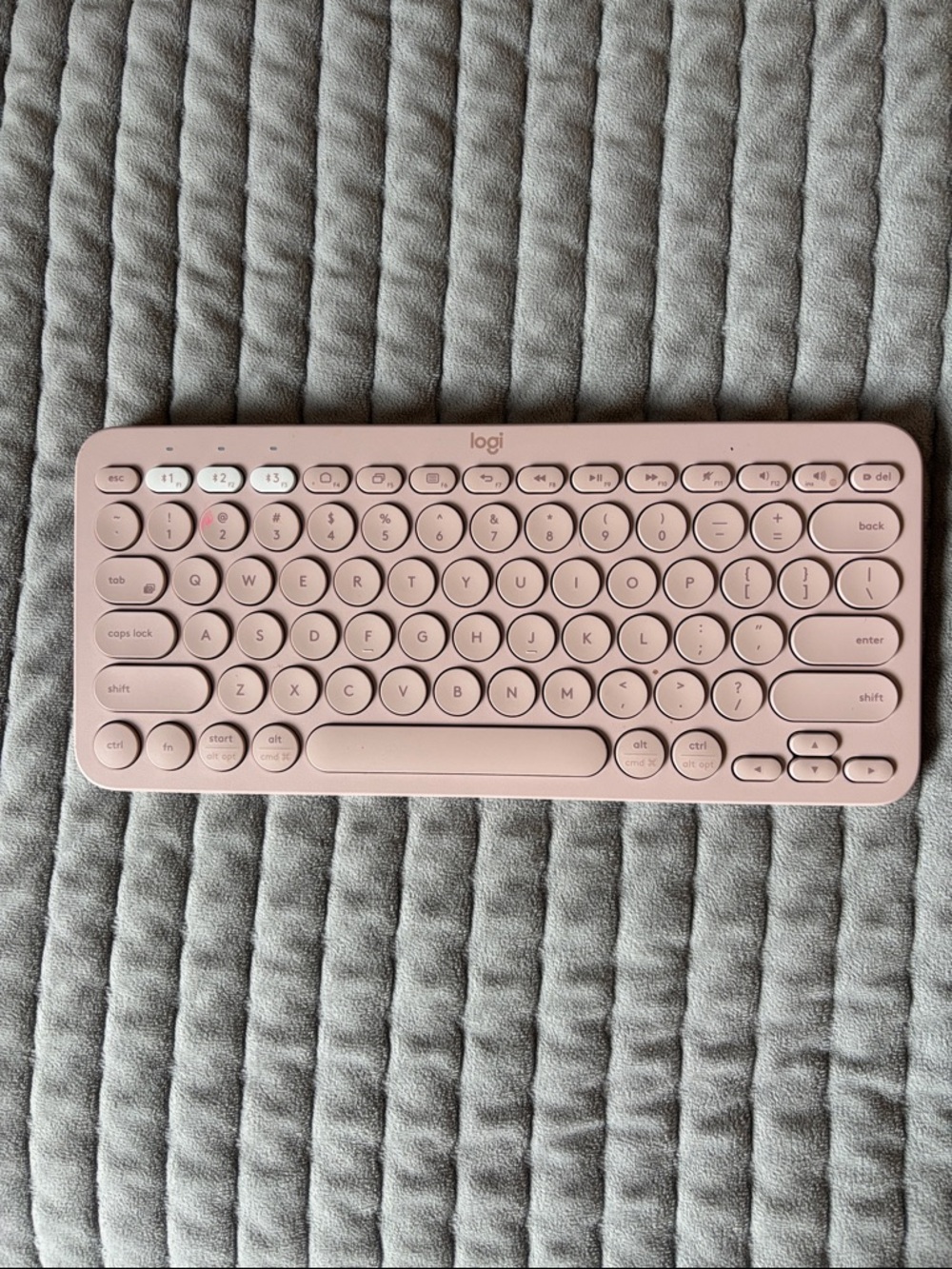LOGITECH Compact Wireless Keyboard in Pink